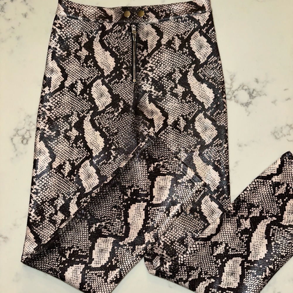 Snake print pants​​